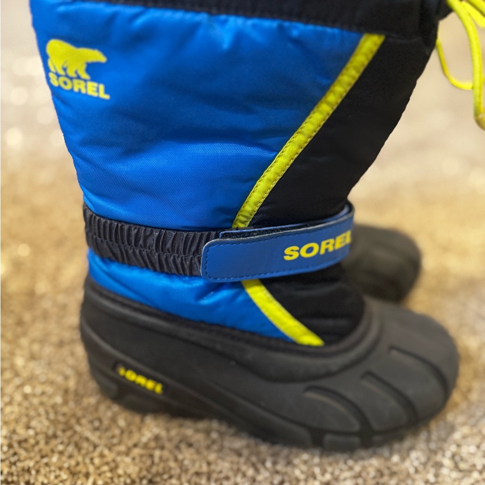 Sorel Dark Green and Black Boots